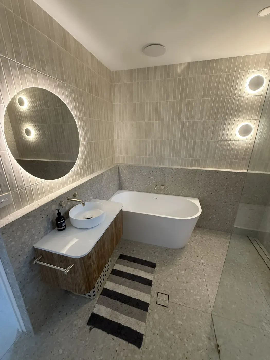 Bathrooms by MLS Projects, Cairns, photo 2