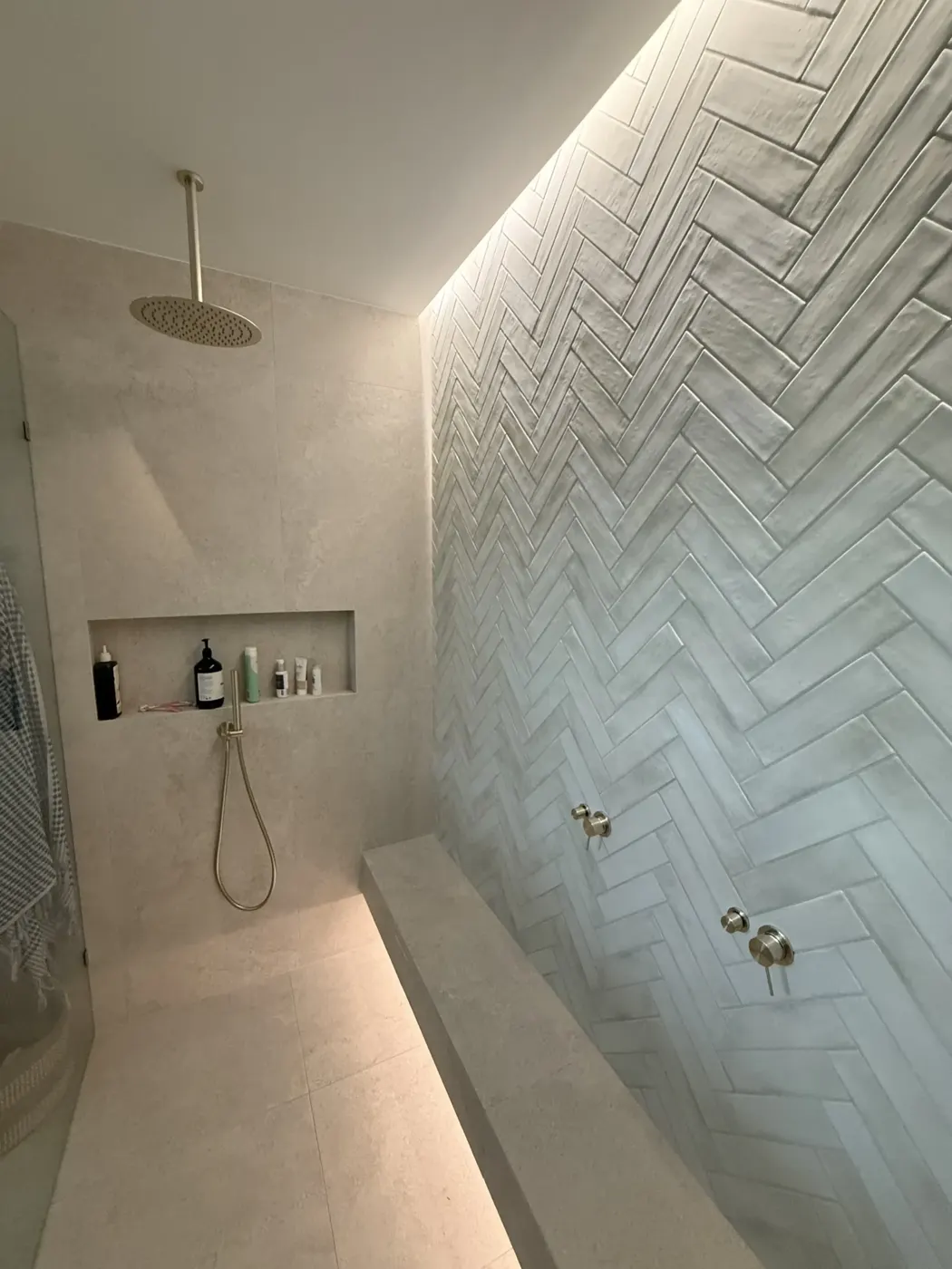 Bathrooms by MLS Projects, Cairns, photo 3