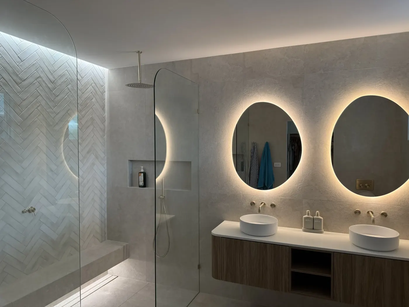 Bathrooms by MLS Projects, Cairns, photo 1