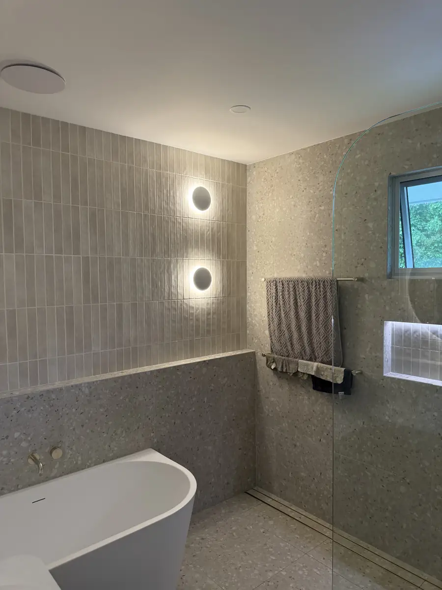 Bathrooms by MLS Projects, Cairns, photo 1
